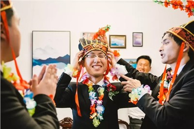 接亲堵门游戏 奇葩搞笑的堵门问题