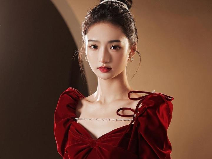 敬酒服新娘丝绒红色礼服